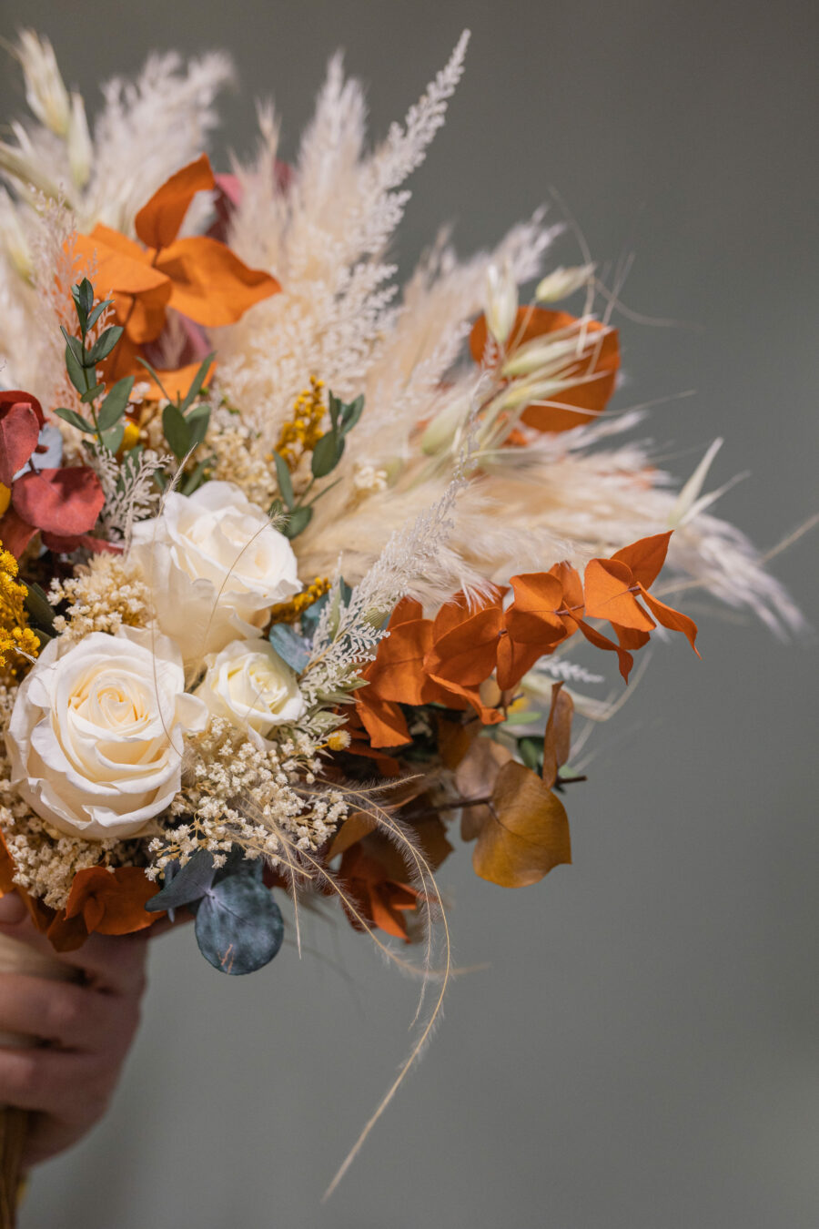 Descubre los diversos estilos de ramos de novia con flores preservadas y elige el que se adapte a tu personalidad.