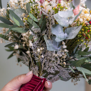 Encuentra la belleza y durabilidad en los ramos de novia de flores preservadas.