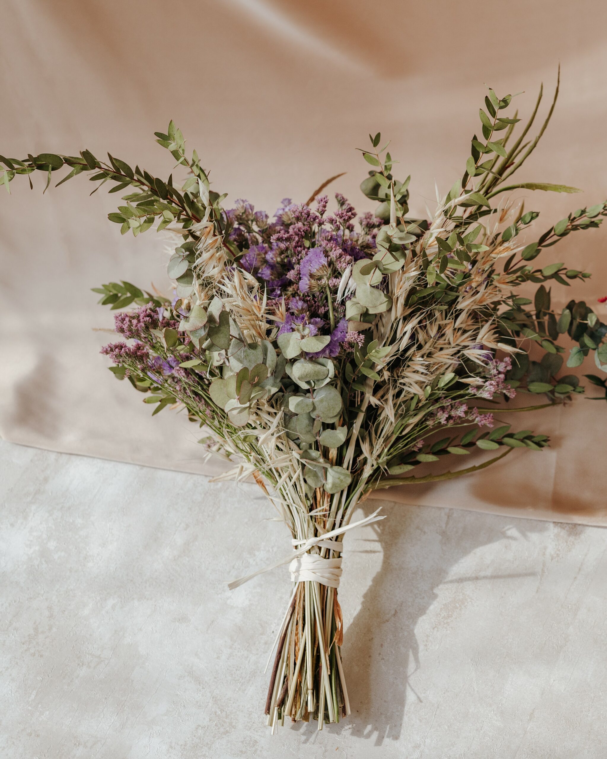 Comprar ramo de novia con flores preservadas para envío a domicilio.