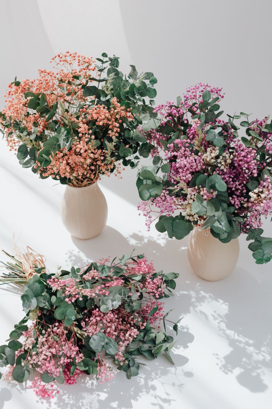 Haz tu pedido de flores preservadas hoy mismo y disfruta de la conveniencia de recibir tus arreglos florales directamente en tu hogar. ¡Añade un toque de frescura y belleza a cualquier espacio con nuestras flores preservadas!